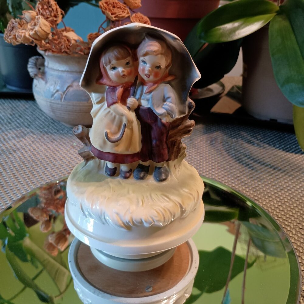 Sankyo Music Box Kids Under Umbrella Porcelain Hand Painted Hummel Style